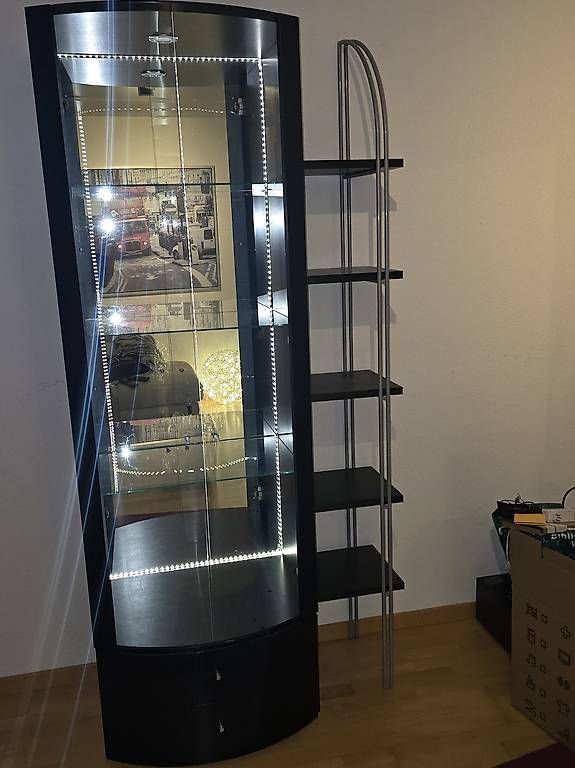 Vitrines: Glas Vitrine Beleuchtet  – D'occasion à Hinwil par Sinclar1 2