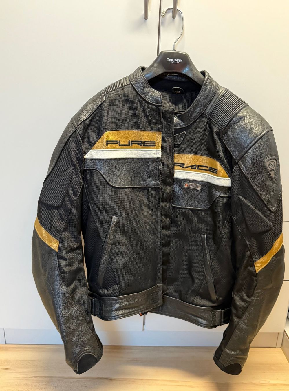Lotti di vestiti: Motorrad Kombi (Jacke+Hose) – Usato da Eschenbach SG venduto da Autobr