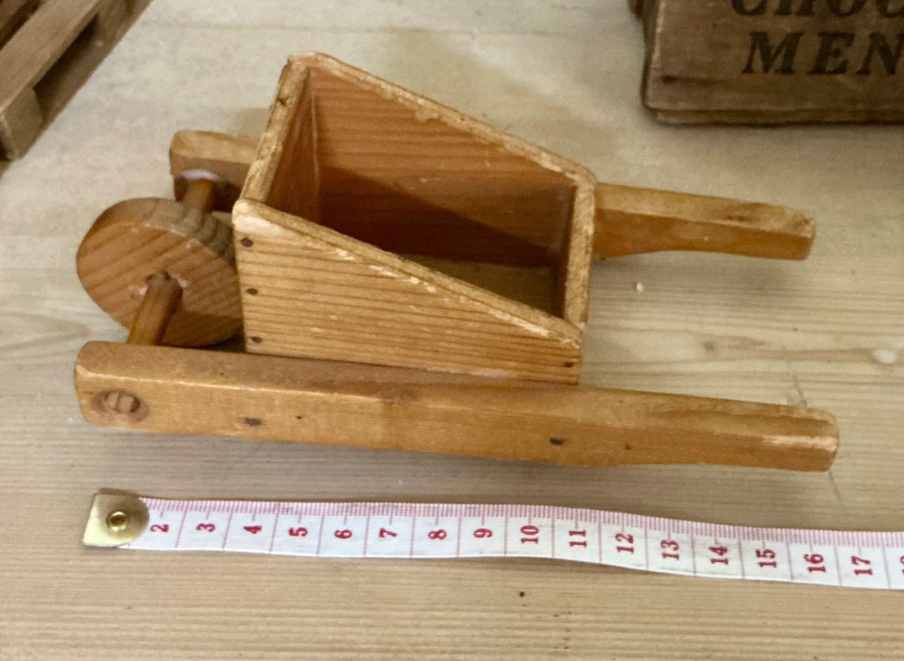 Giocattoli: ALTE KLEINE HOLZKARRETTE – Usato da Zell LU venduto da Silvermemory 2
