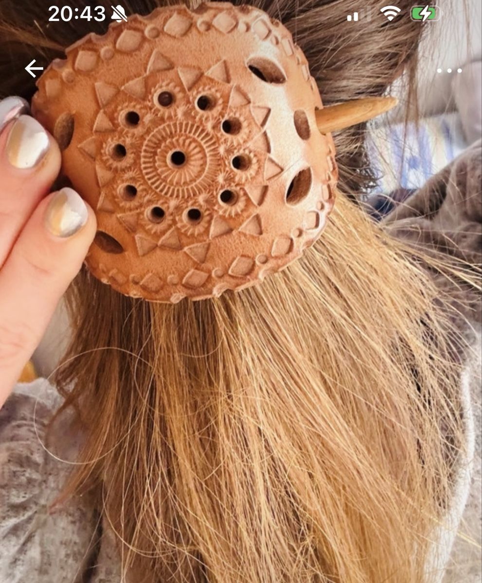 Accessori per capelli: Leather Hair Slide / Bun Holder - Boho Chic Style – Nuovo e nell'imballaggio originale da Kloten venduto da jan_xn8f 2