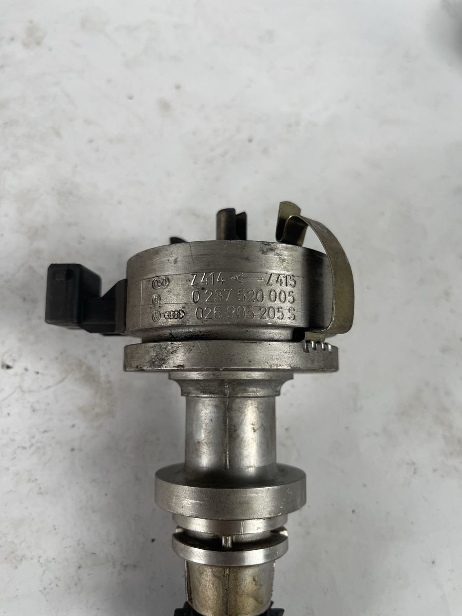 Bosch Tutti pezzi di ricambio auto: Bosch Zündverteiler Audi 80 – Usato da Altbüron venduto da Garage-Bulak 1