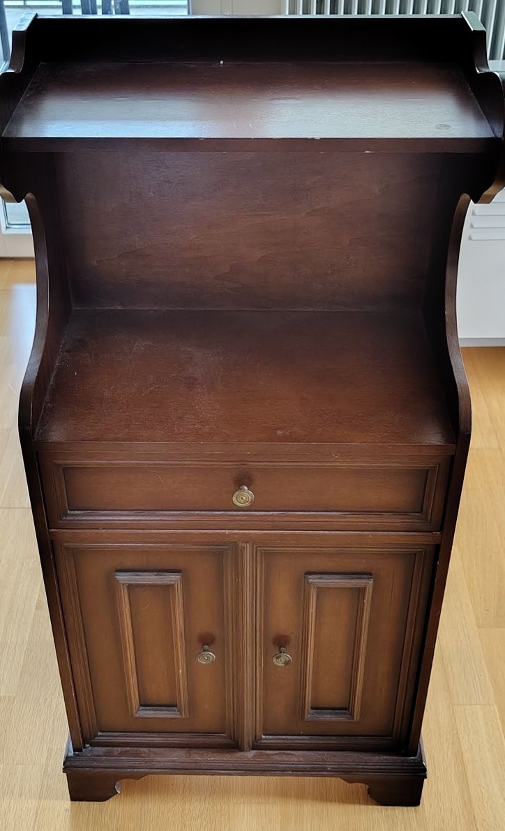 Armadi: Antik designter Holzschrank – Usato da Luzern venduto da dario392