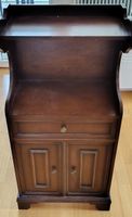 Antik designter Holzschrank