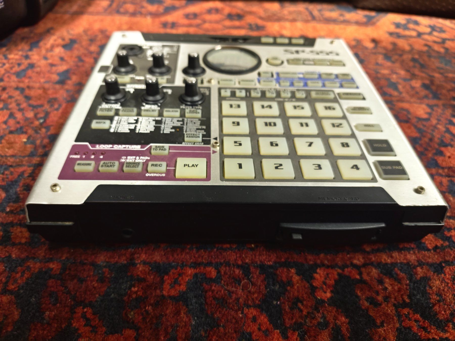 Strumenti musicali: Roland SP-555 (Sampler) – Usato da Neuchâtel venduto da Salseroni 1