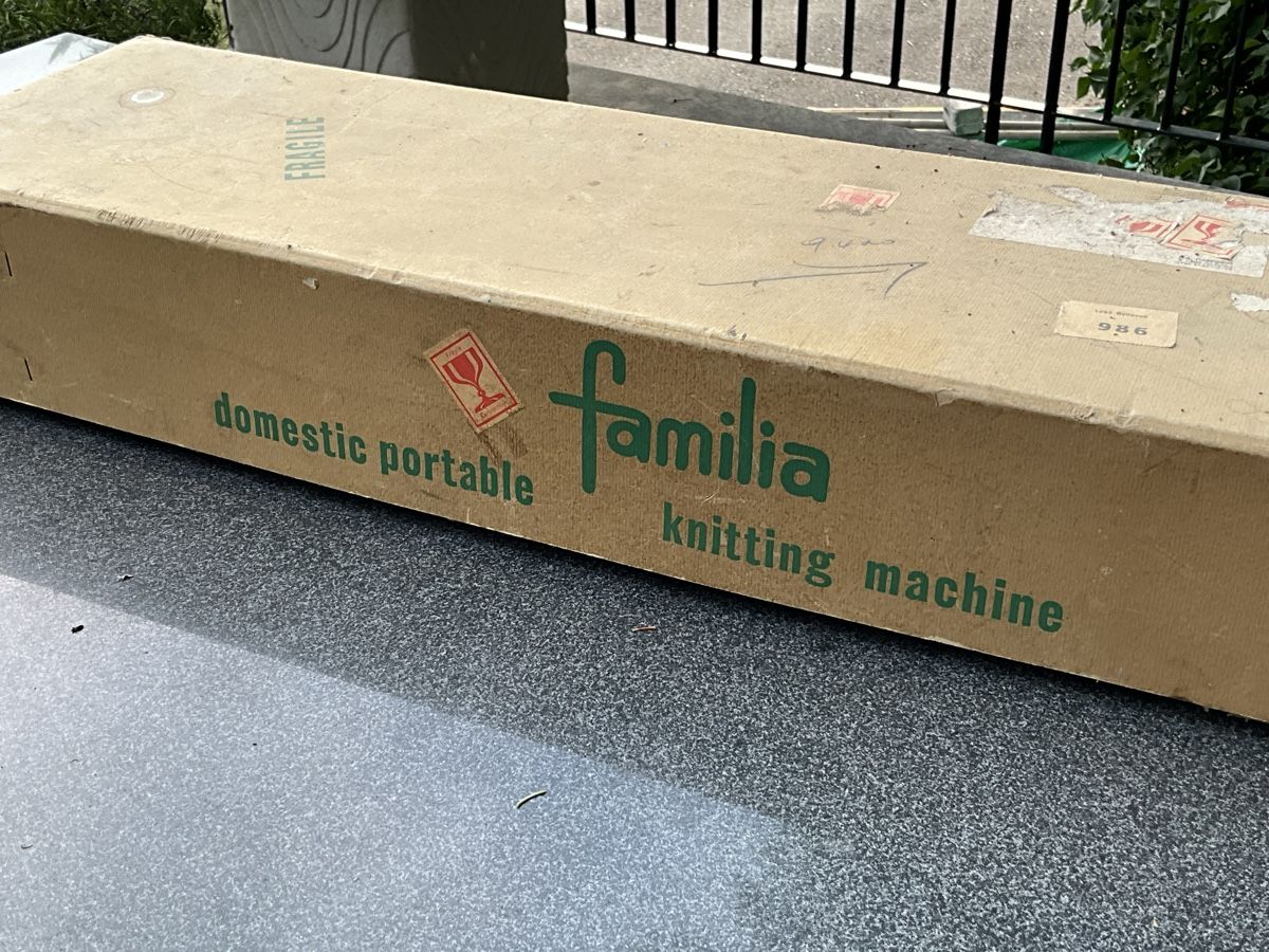 Tutte le macchine: Strickmaschine Familia – Usato da Wasen im Emmental venduto da mia_28c5 3