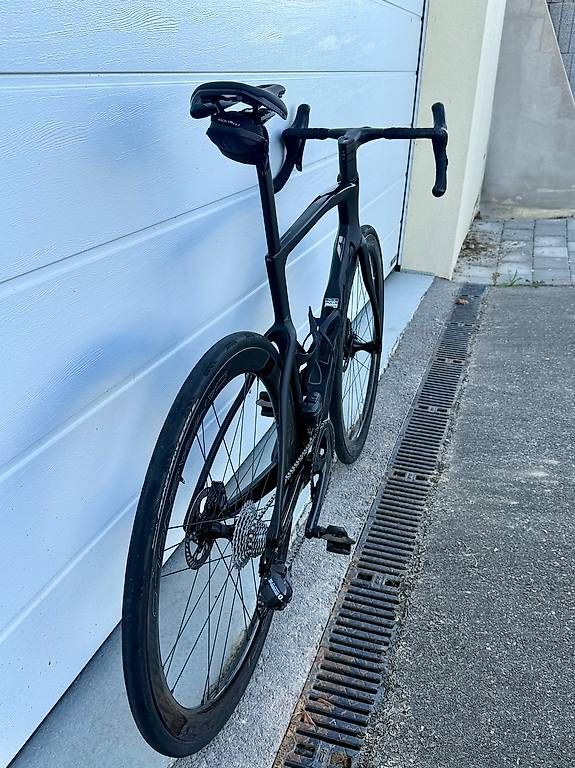 Pinarello Vélos: Pinarello Dogma F – D'occasion à Chabrey par vid0ndessence 4