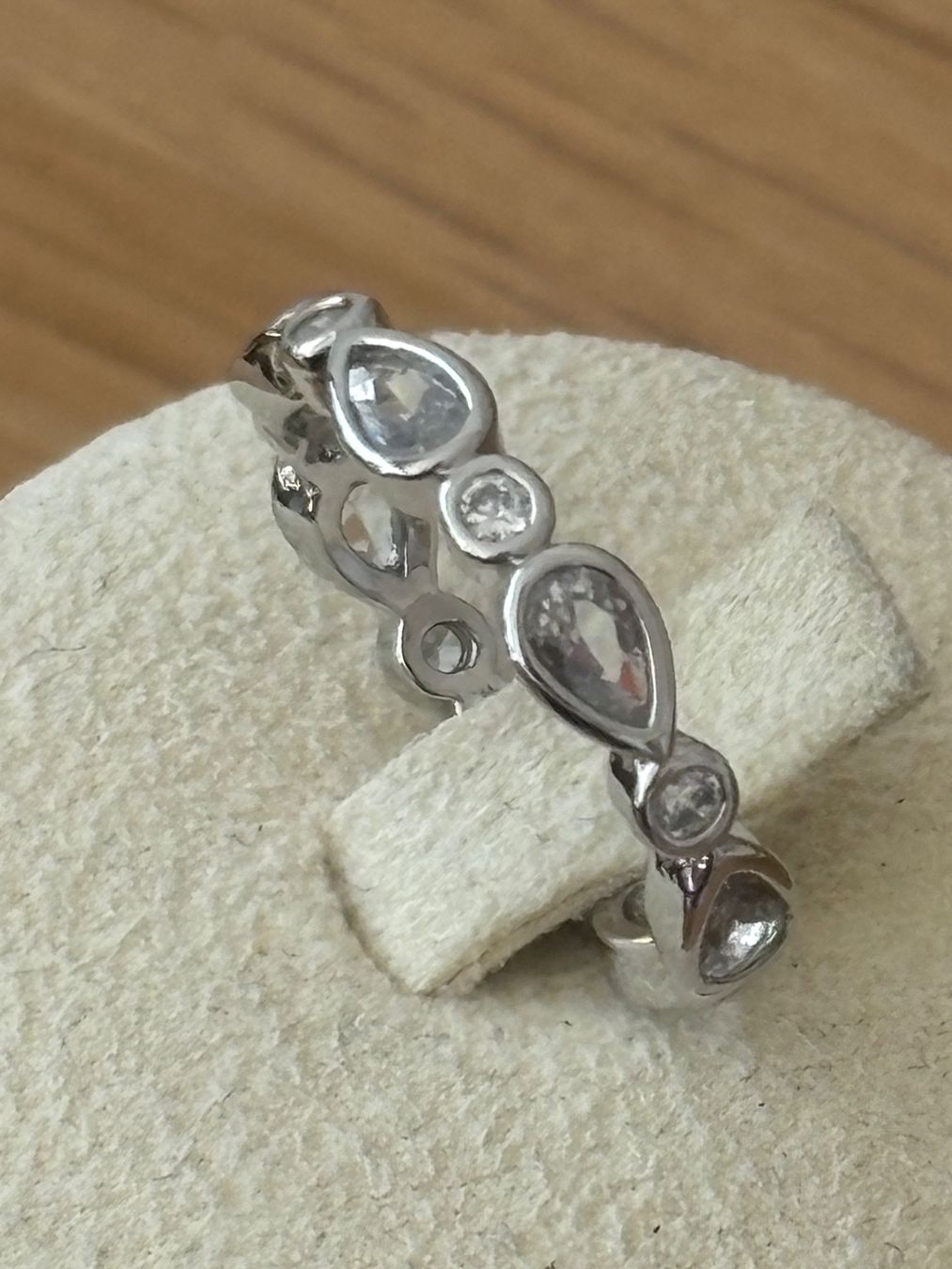 Anelli: Luxus Elegante Gr.16/6  Ring Memoire Farbe : Silber – Nuovo (secondo la descrizione) da Biel-Bienne venduto da Roserosse13