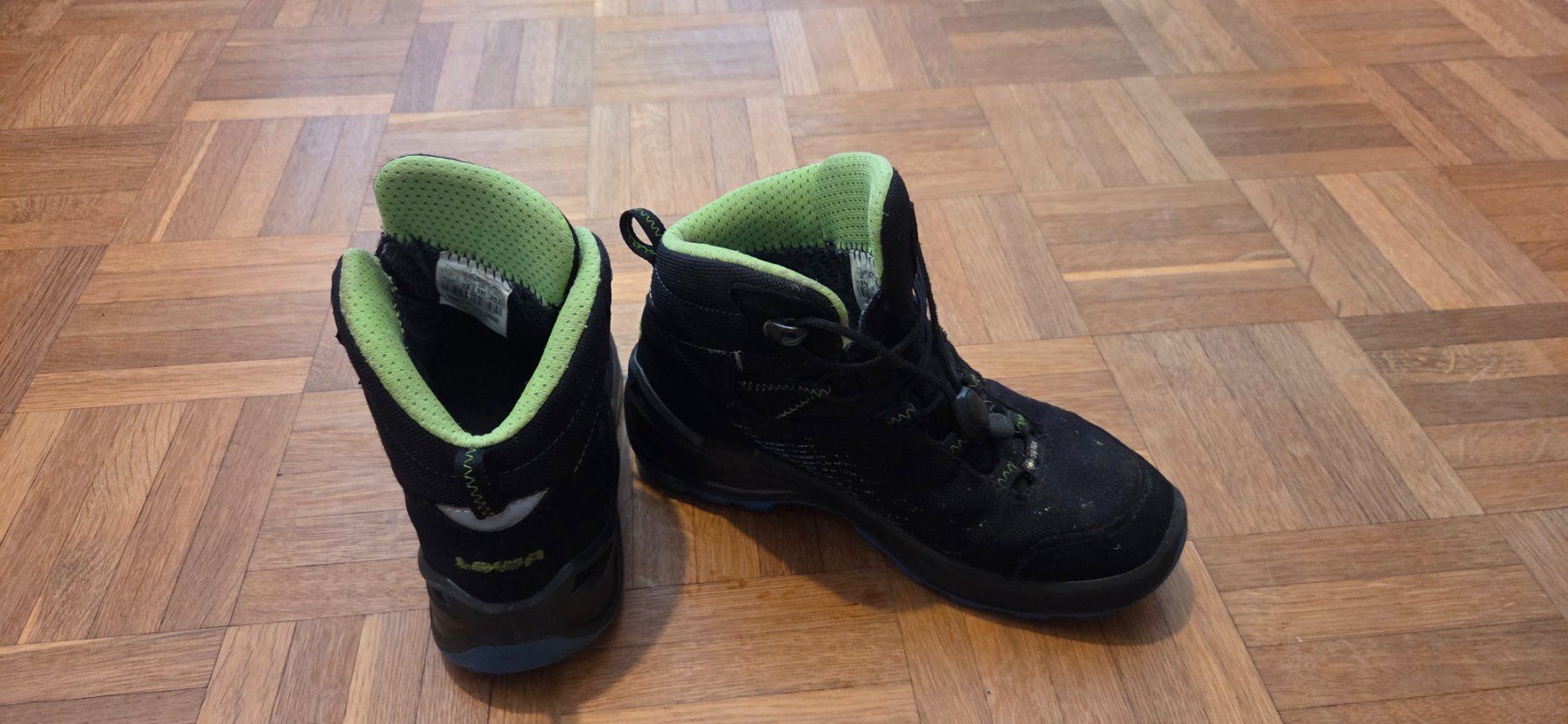 Lowa Scarpe da uomo: Wanderschuhe Lowa, Gr. 32 – Usato da Basel venduto da Mccasi