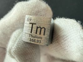 Thullium, Elementwürfel, Dichtewürfel mit Gravur 1x1x1cm