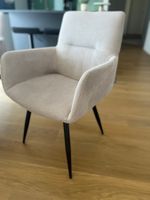 Sedia con braccioli tessuto beige gambe nere usata