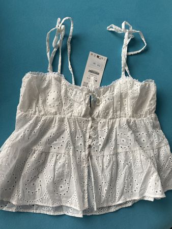 Zara Top mit Stickerei Grösse M neu mit Etikett