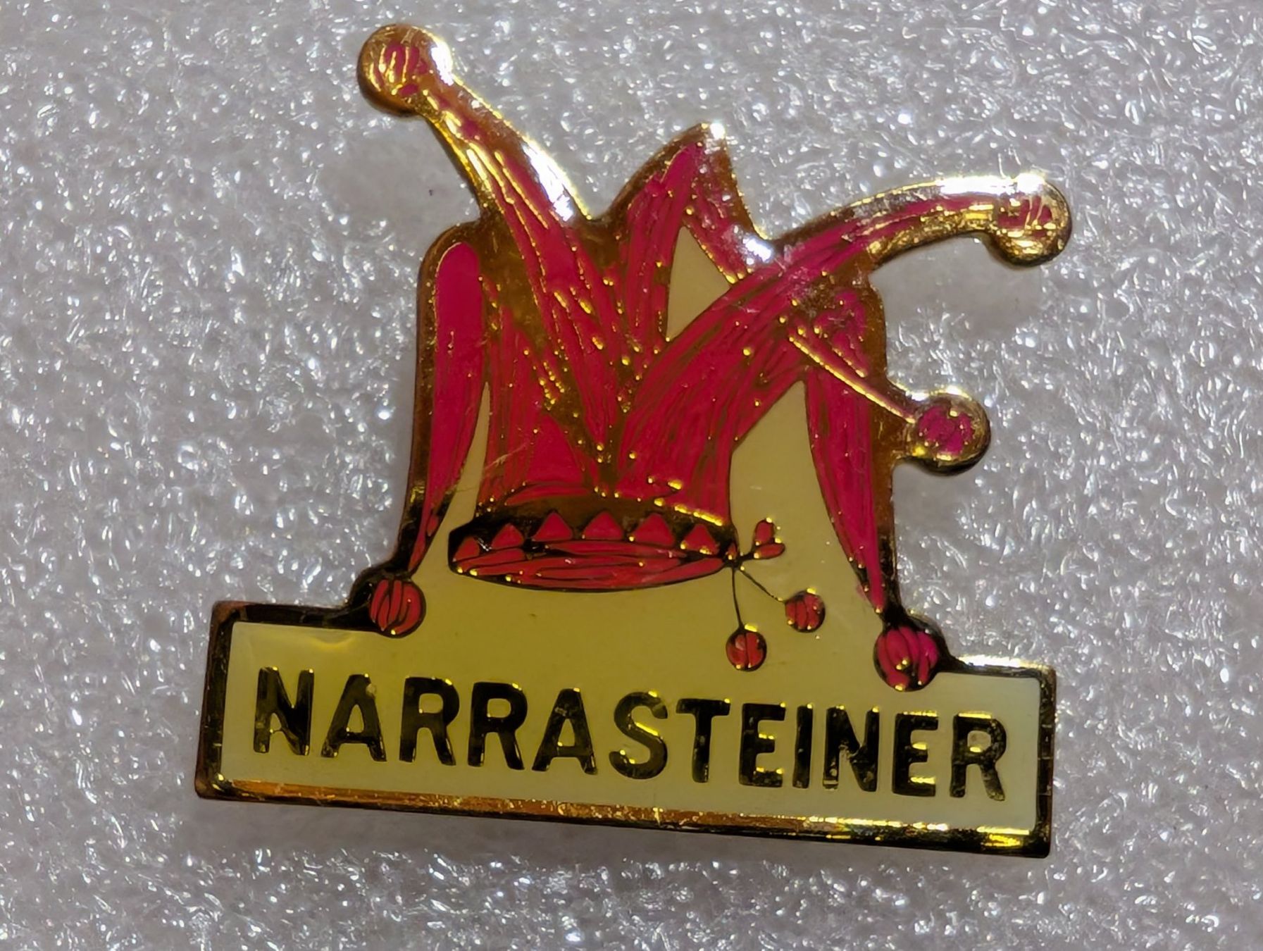 Placchette & Badge: Ansteckpin 303: Narrasteiner – Usato da Oppligen venduto da Pin-Fall-Shop