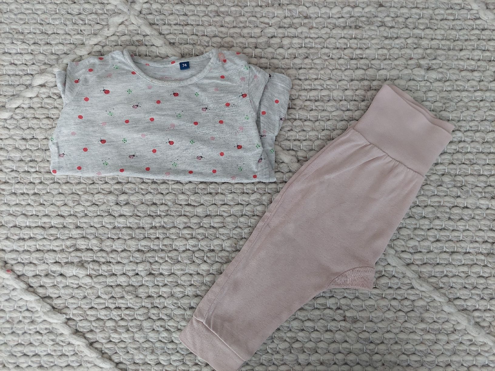 Lotti & Set di vestiti: Kleiderpaket Gr. 74 – Usato da Unterägeri venduto da del_x5dk