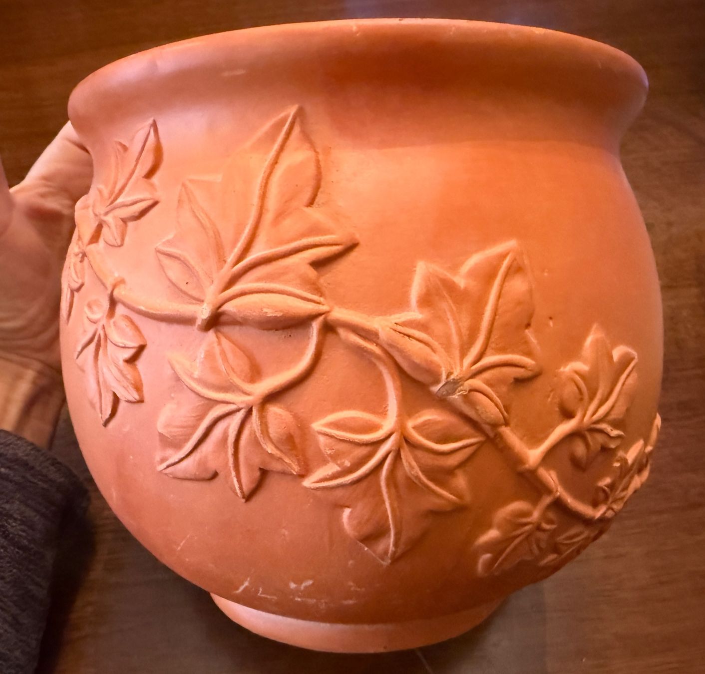 Vasi per fiori: Ton-Blumentopf  mit Blattmuster gebraucht – Usato da Erstfeld venduto da Mario_boe0 3