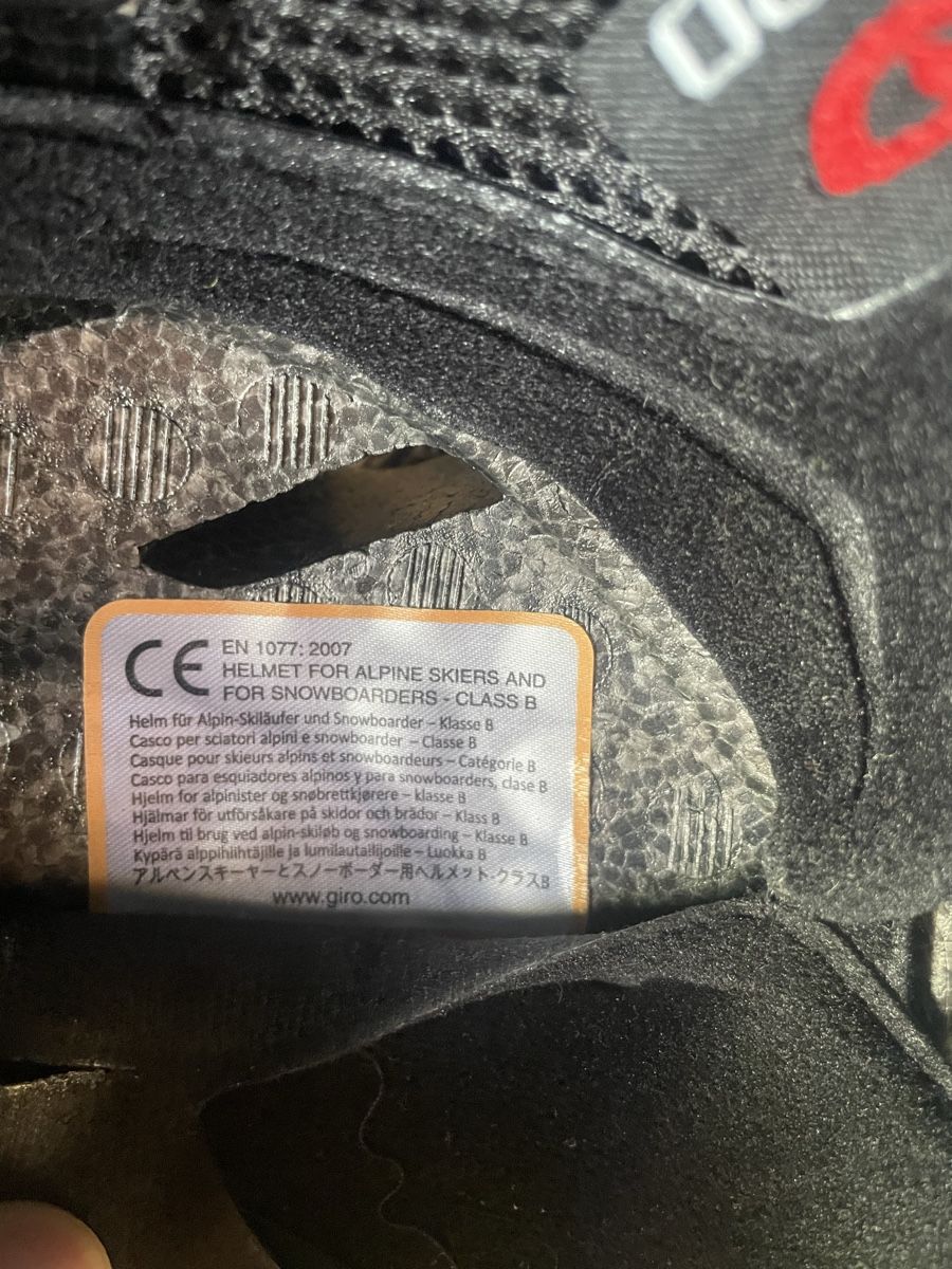 Giro Helme: Giro Skihelm / Grösse M – Gebraucht aus Zürich von knipso 2