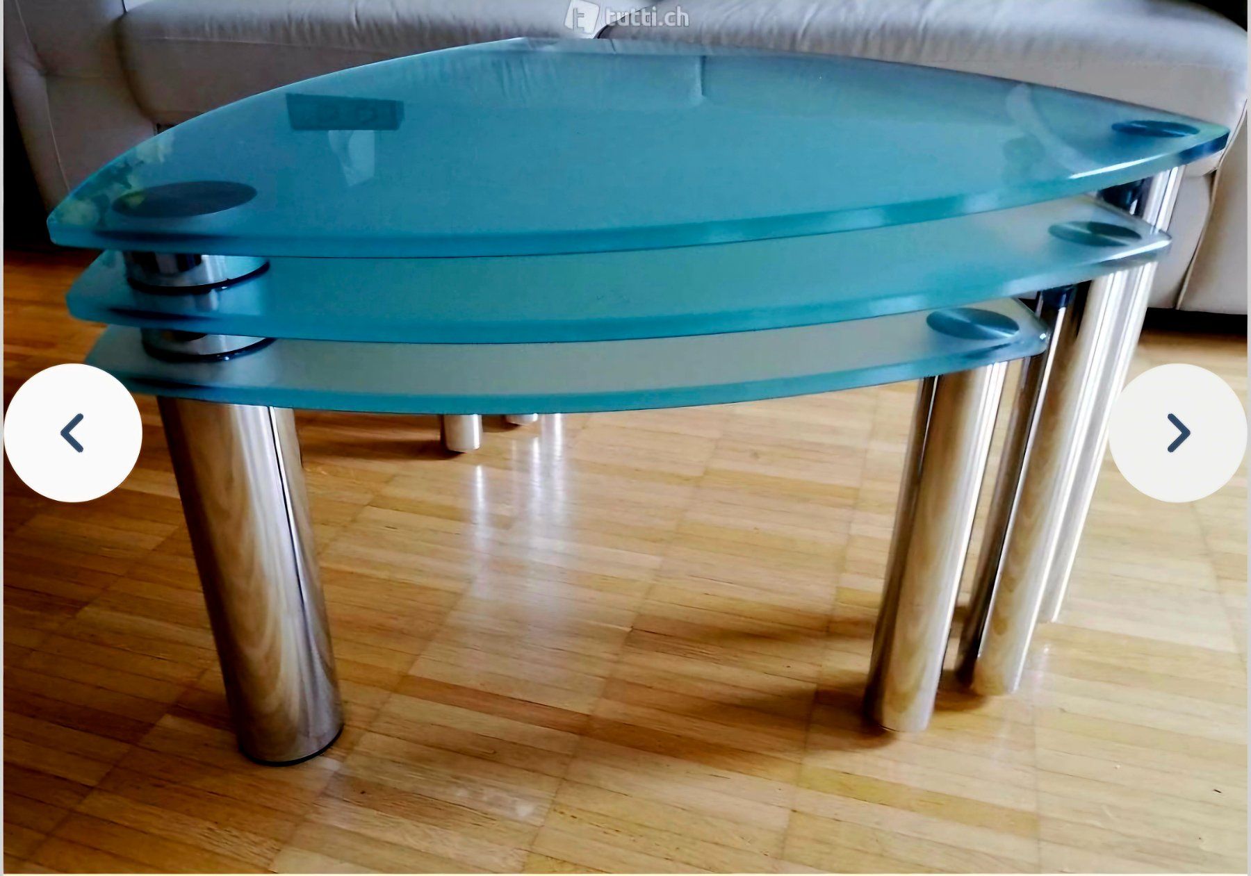 Tische: Beweglicher Milch-Glas Salontisch – Gebraucht aus Zürich von anastacia03 1