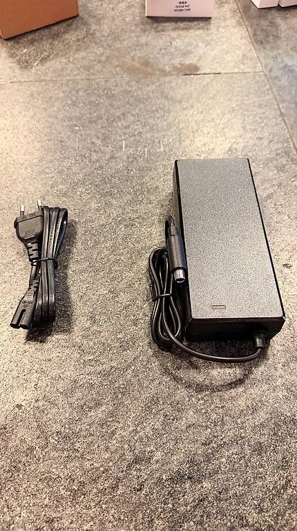 Kickboard: Xiaomi E-scooter Ladekabel Neu! – Usato da Unterseen venduto da beE-Scooter