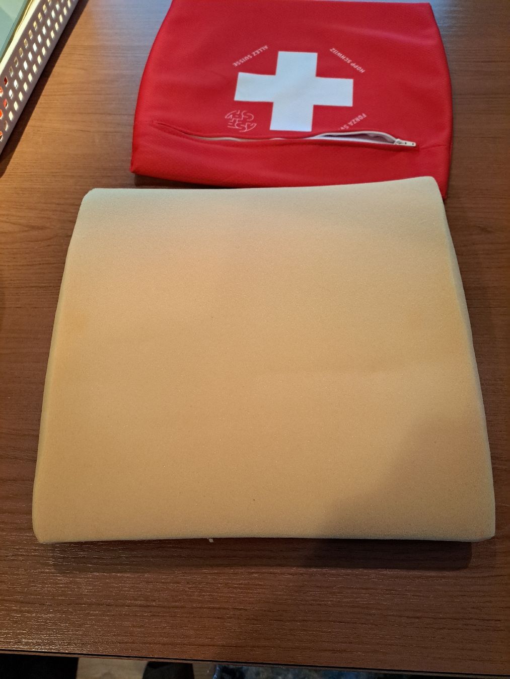 Kissen: Autokissen "Hopp Schwiiz"- Rot/Weiss – Gebraucht aus Rafz von MuriFinn 3