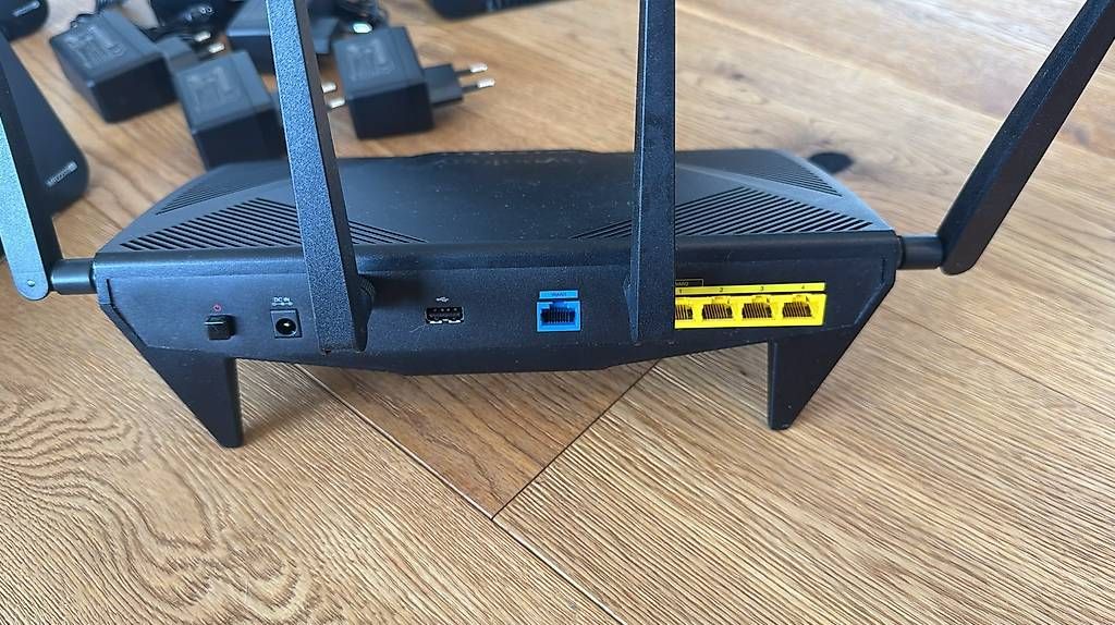 Synology Modems & Routeurs: Synology RT2600ac + 4x MR2200ac Mesh-Router – D'occasion à Dintikon par Bigmassa 1
