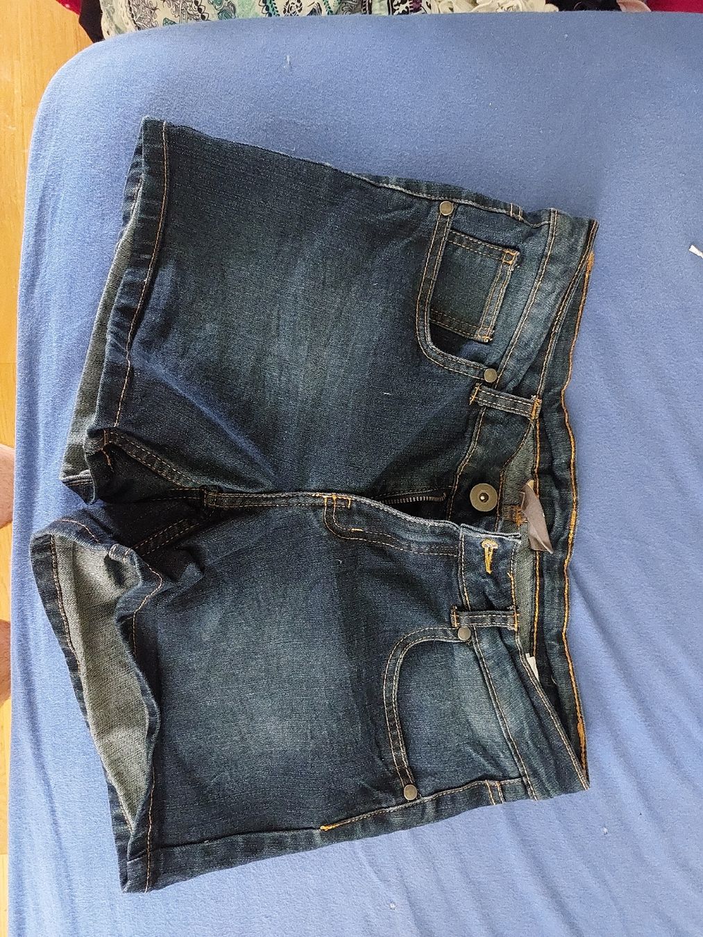 Jeans: Jeans Shorts Damen Grösse 31 – Neuf avec emballage d'origine à Gwatt (Thun) par B.D.999