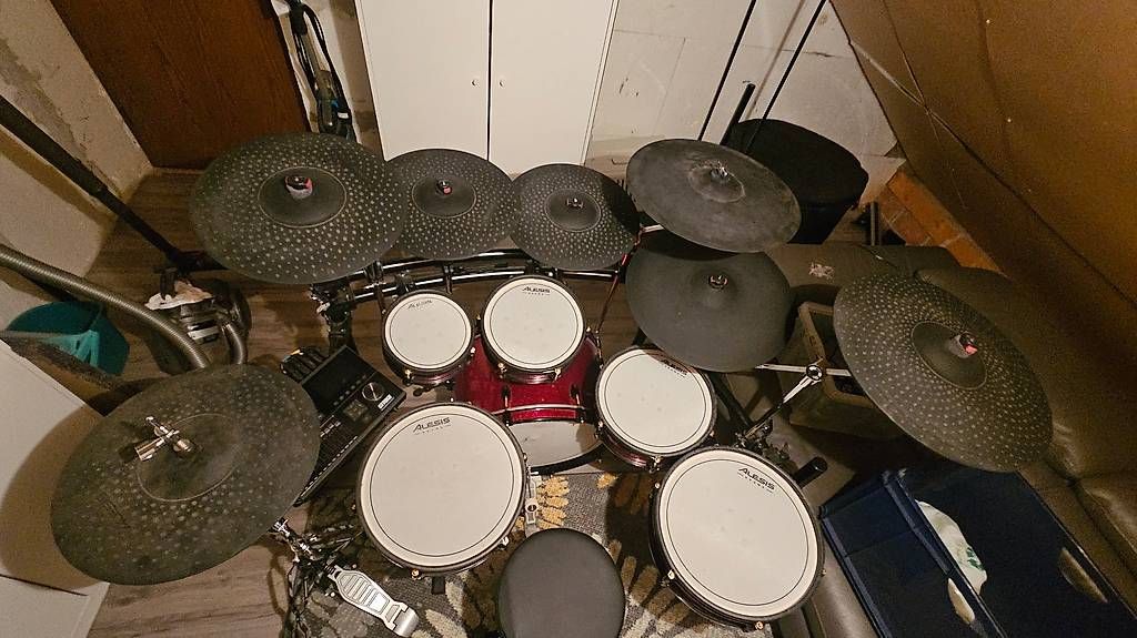 Musikinstrumente: Alesis Strike Pro Special Edition  – Gebraucht aus Safenwil von Hilfikert 1