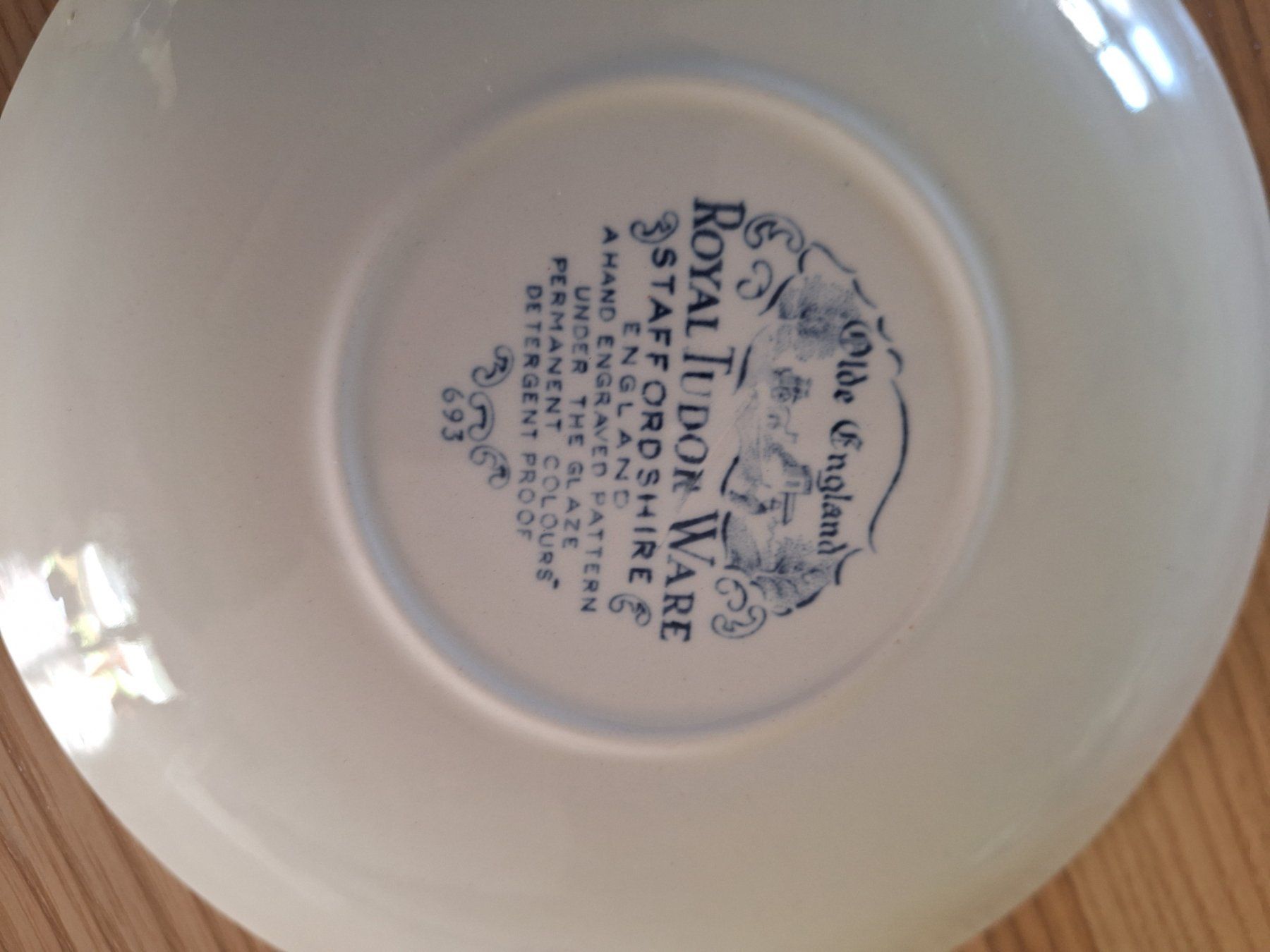 Set di piatti: Geschirr Old England, Royal Tudor Ware – Usato da Schwarzenegg venduto da bibione22 2