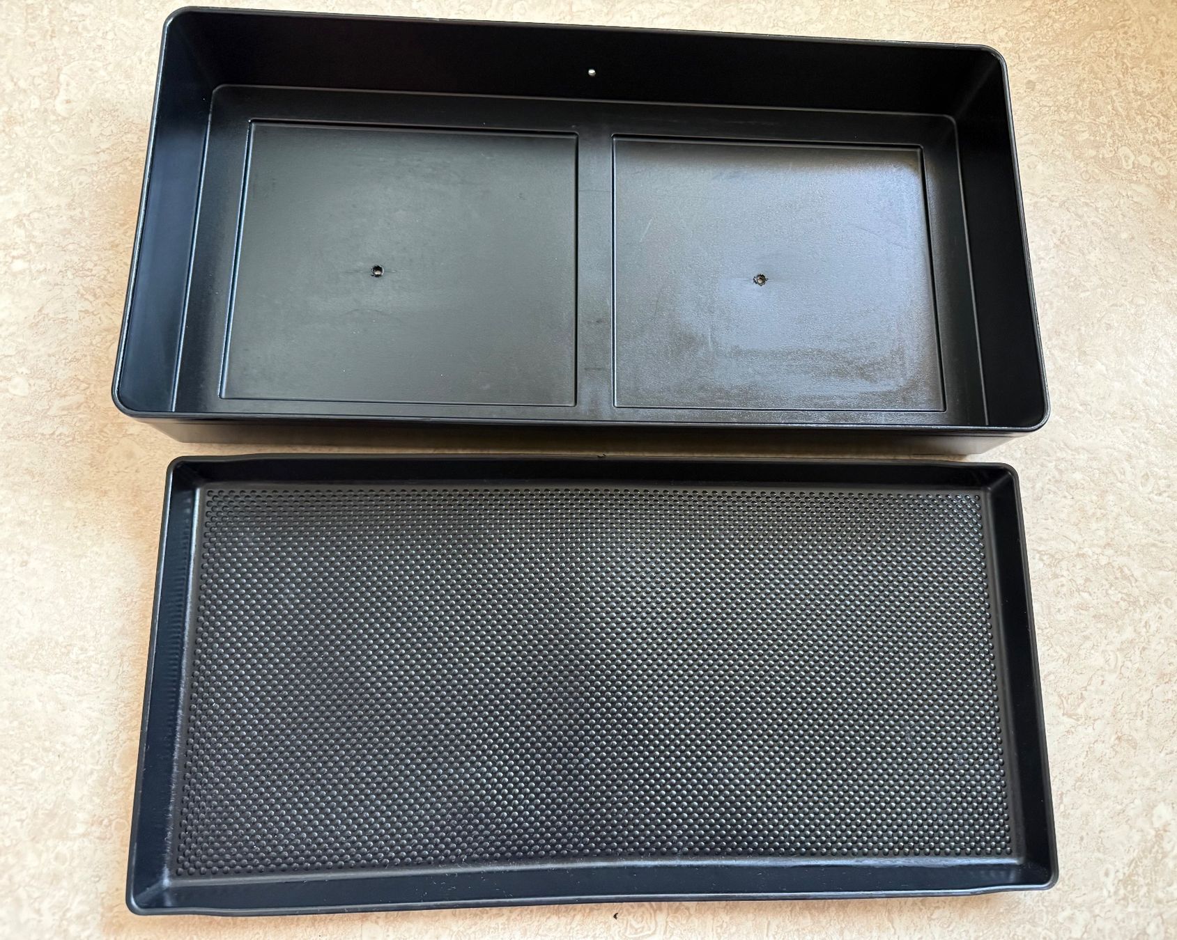 VW Tutti i ricambio: VW T4 Ablagefach hinter Back to Back Sitz – Usato da Altendorf venduto da Elenaneagu22