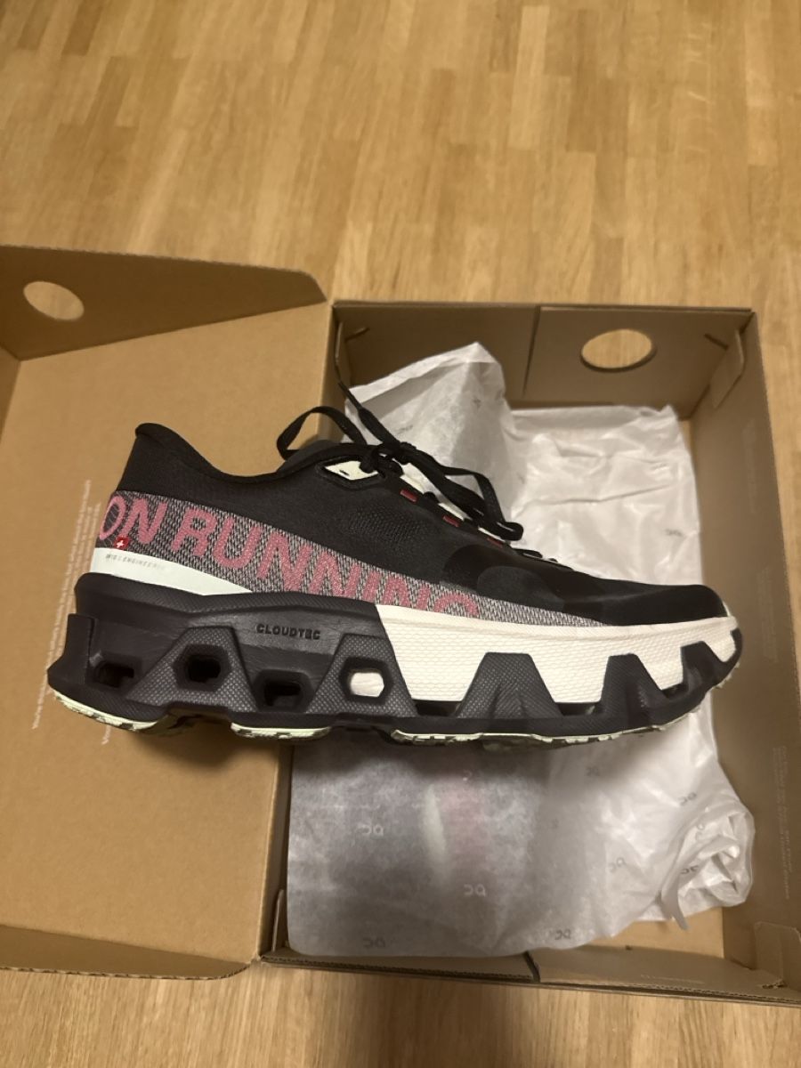 Chaussures femmes: On cloudmonster hyper  – D'occasion à Les Acacias par A.cicc