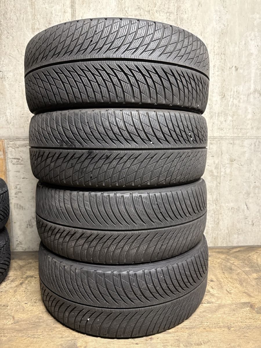 Pneumatici & Ruote complete: Winterreifen 235/40/20 – Usato da Bösingen venduto da Demoda