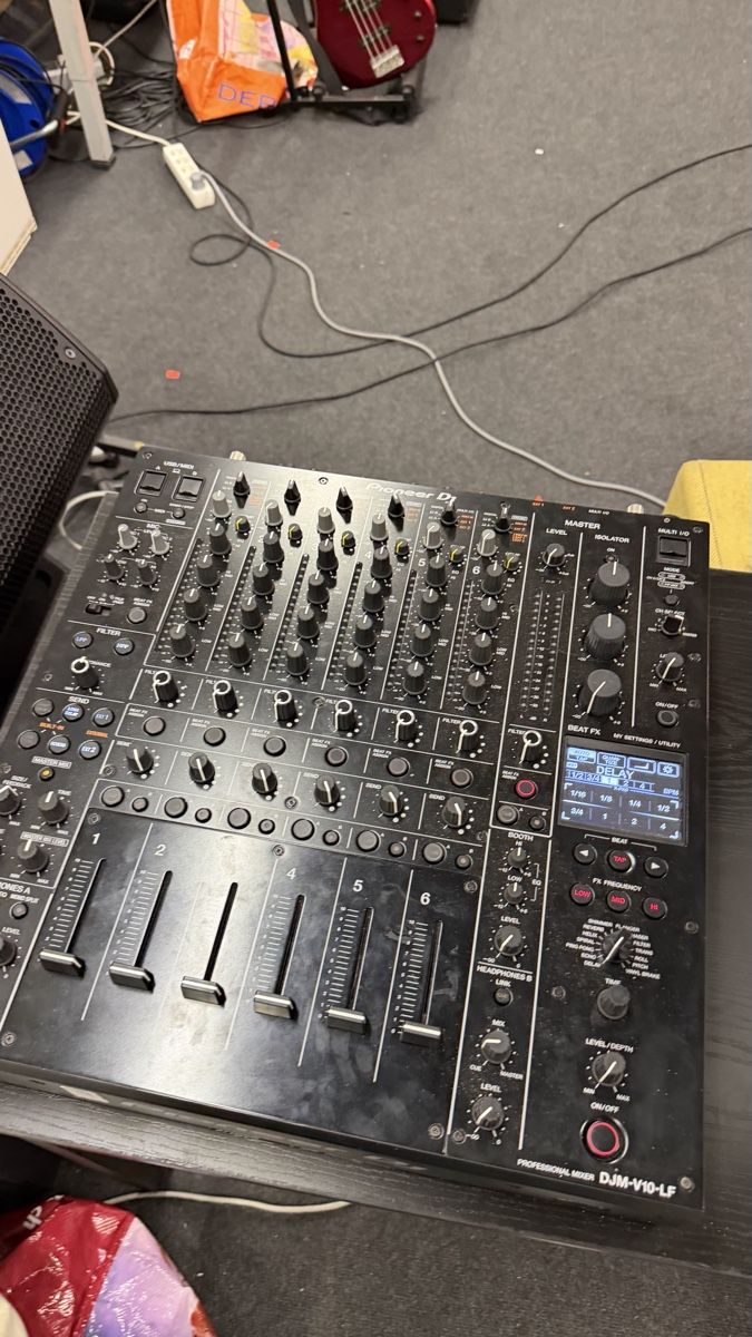 Pioneer Console di mixaggio: Pioneer DJM V10 LF – Nuovo (secondo la descrizione) da Basel venduto da alb_r8v8