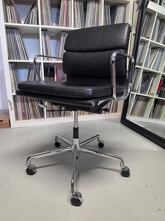 Stühle: Vitra Eames Soft Pad Chair EA 217 - Bürostuhl – Gebraucht aus Riniken von 7ch_bx5j