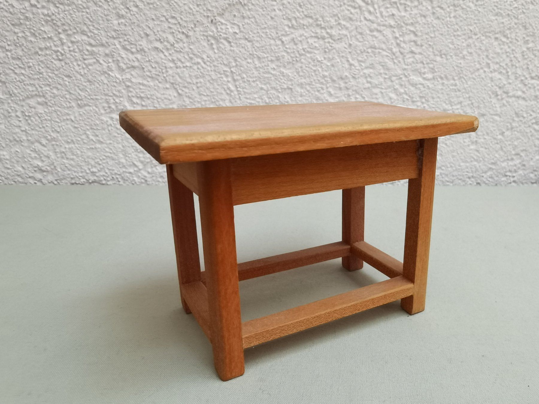Puppenhäuser & -möbel: Puppenhaus-Tisch, Holz, rustikal – Neu (gemäss Beschreibung) aus Detligen von Crissie307