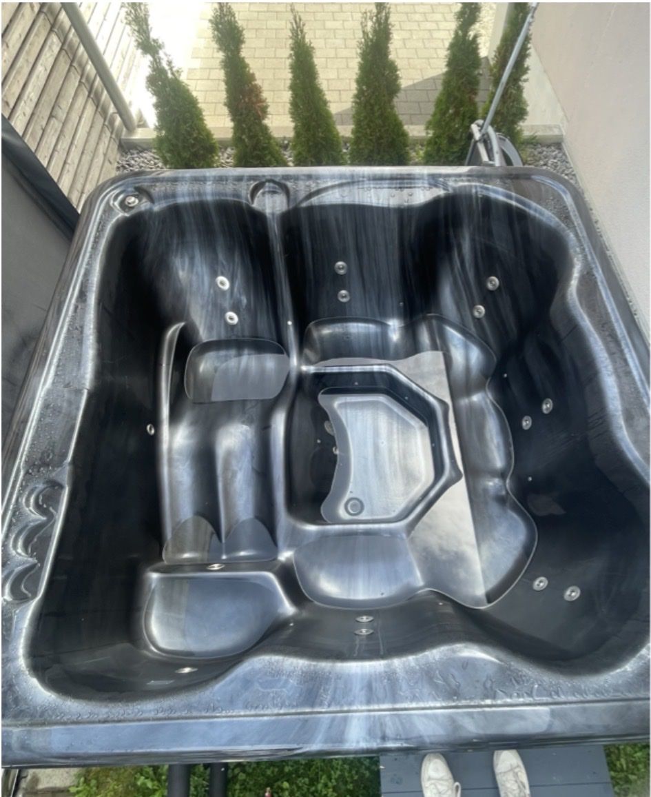 Whirlpool: Whirlpool / Jacuzzi – Nuovo (secondo la descrizione) da Interlaken venduto da zeb_q672