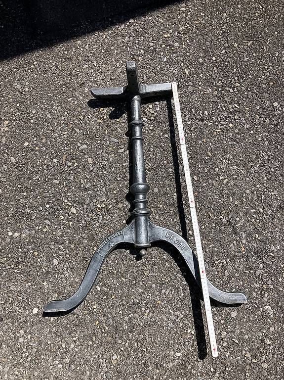 Altri mobili d'antiquariato: Gusseisen Tischbeine Horgen Glarus – Usato da Kriens venduto da Gartenfee03 2