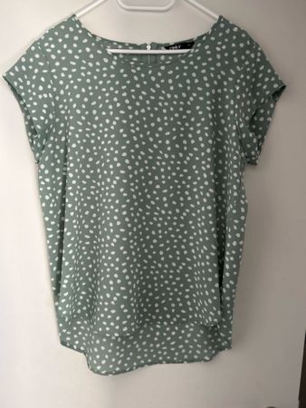 Bluse von Only, Grösse 40, salbei mit weissen Punkten