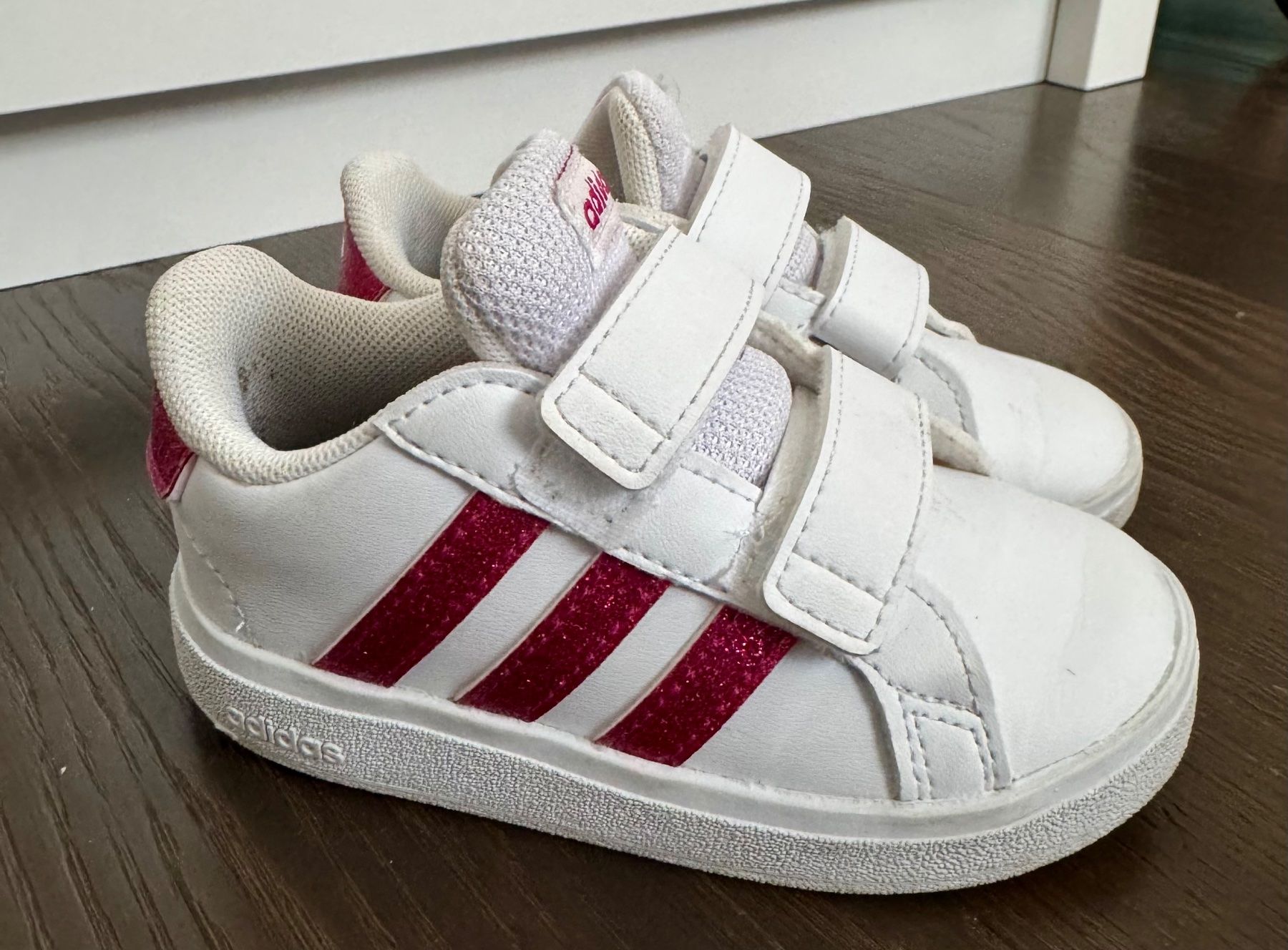 Adidas Scarpe per ragazze: Baskets Adidas blanches et roses taille 22 – Usato da Granges-Paccot venduto da snowdi