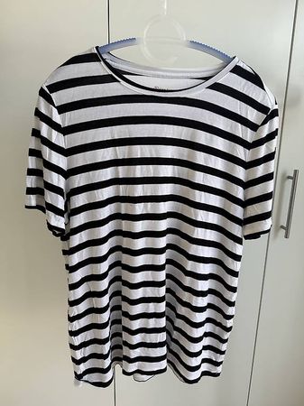 Schwarz-weiss gestreiftes T-Shirt, Gr L