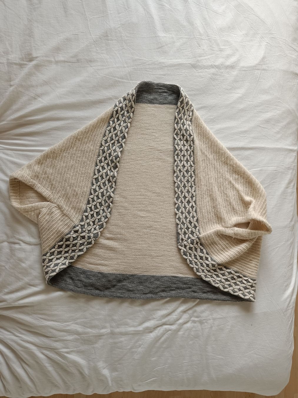 Bolero: Beautiful crop jacket / Bolero – Nuovo (secondo la descrizione) da Rotkreuz venduto da Prelovedswitzerland
