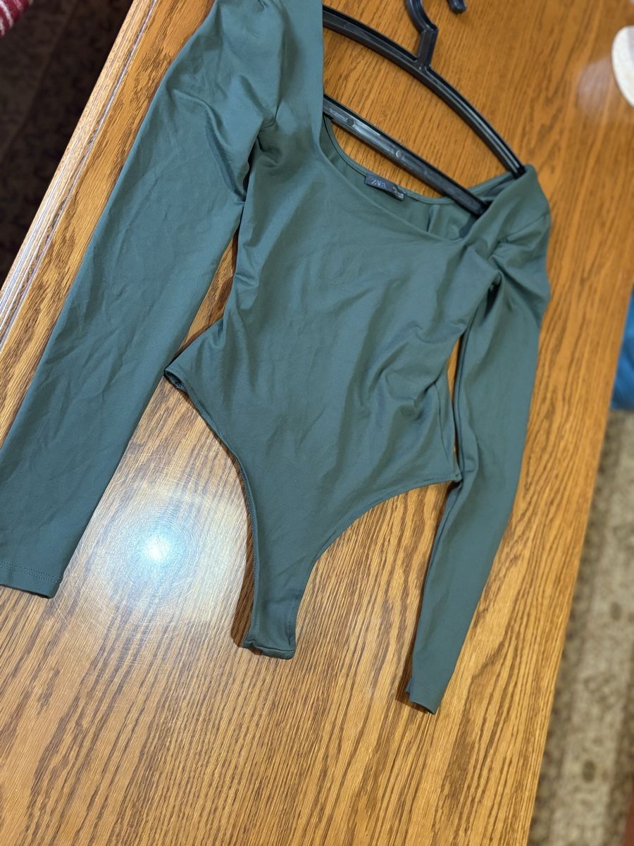 Zara Top: ZARA body taille S – Usato da Attalens venduto da Skorpionica