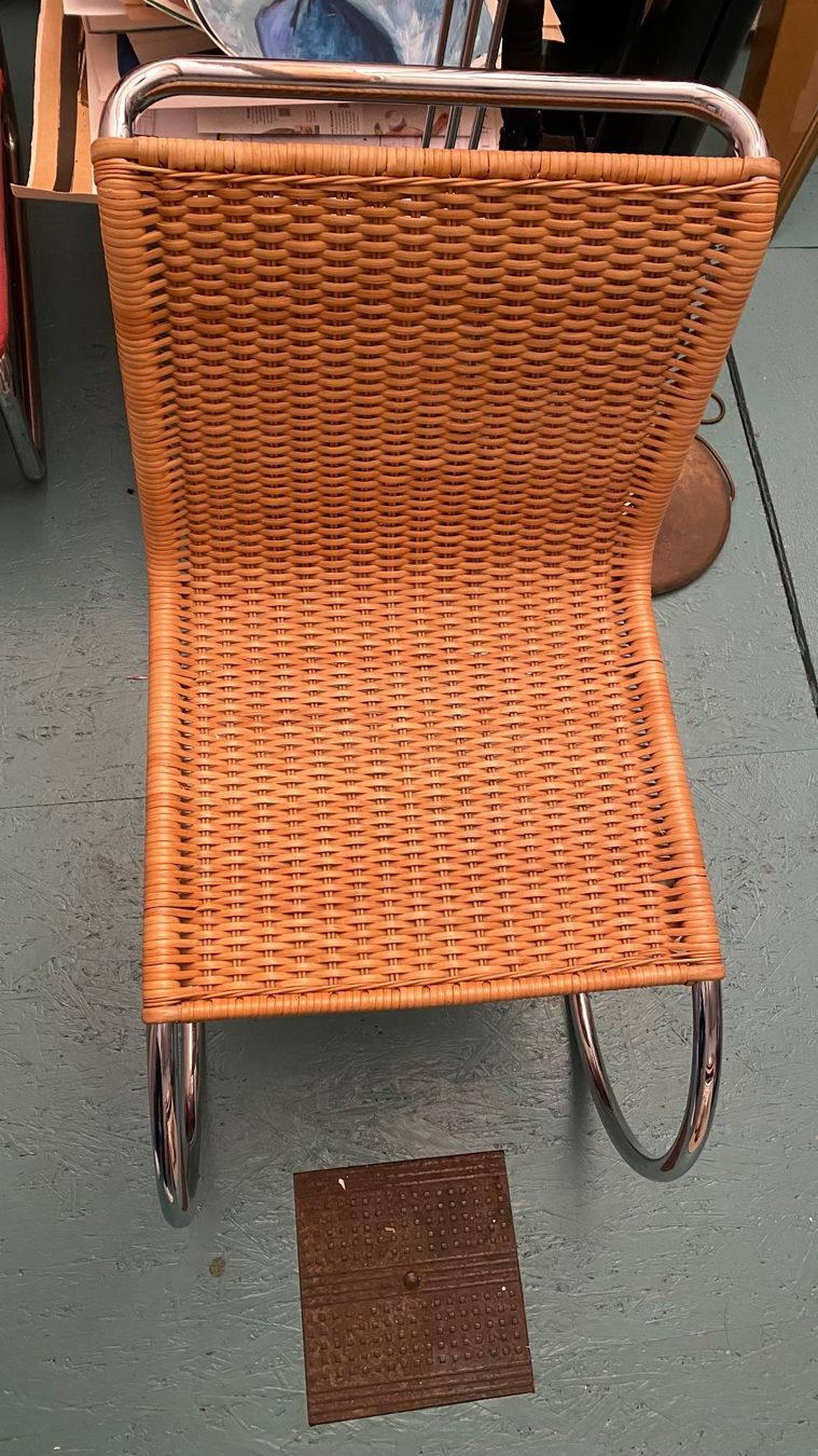 Thonet Sedie: Designklassiker M10 M.v.der Rohe Thonet Version mit Geflecht – Usato da Bern venduto da Ensadinado