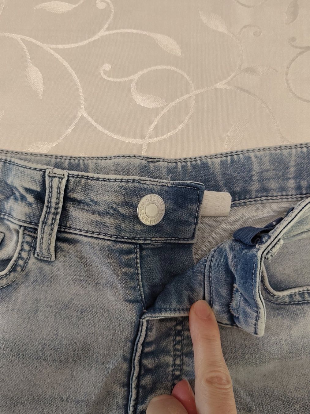 H&M Pantaloni: Bermuda Jeans Shorts Gr. 152 von H&M – Usato da Brüttisellen venduto da kikaninchen79 2