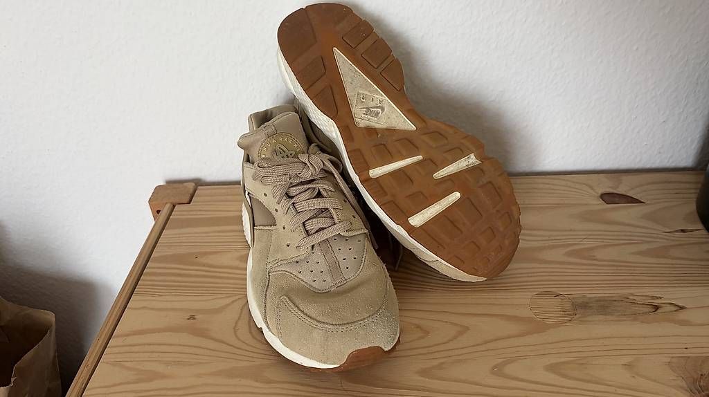 Nike Damenschuhe: Nike Huarache beige – Gebraucht aus Neuheim von Vinn 1