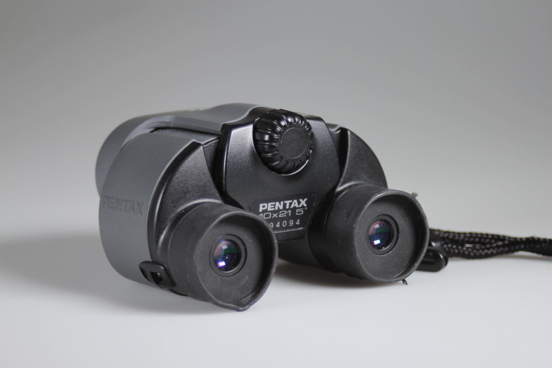 Pentax Binocoli: Pentax Fernglas 10x21 kompakt mit Etui – Usato da Basel venduto da IRMAundFRED