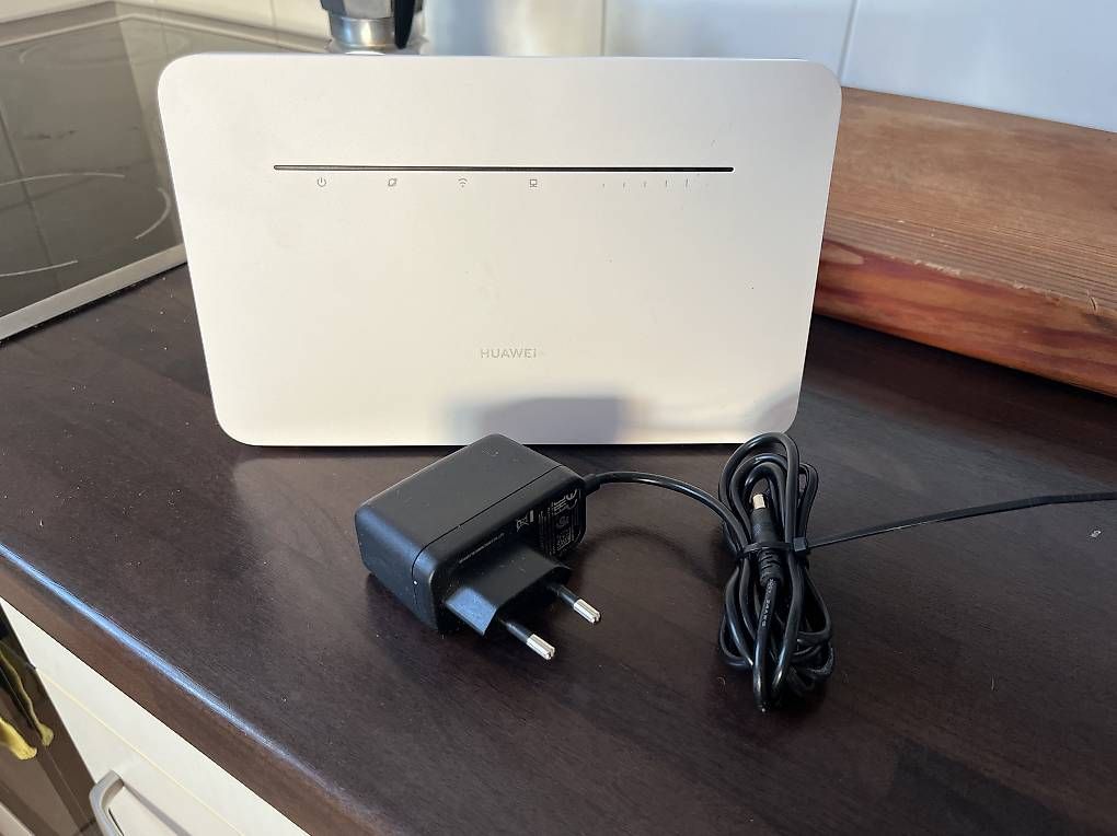 Huawei Modems & Routeurs: Routeur 4G+ Huawei – D'occasion à Palézieux par anaisH 3