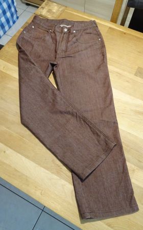 dünnere, braune Jeanshose Kurzgrösse