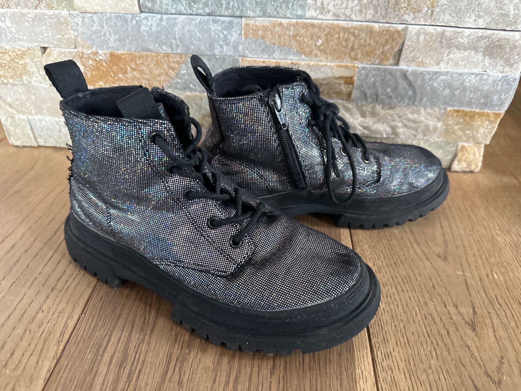 Zara Schuhe für Mädchen: Glitter Schuhe – Gebraucht aus Wettingen von Violete01