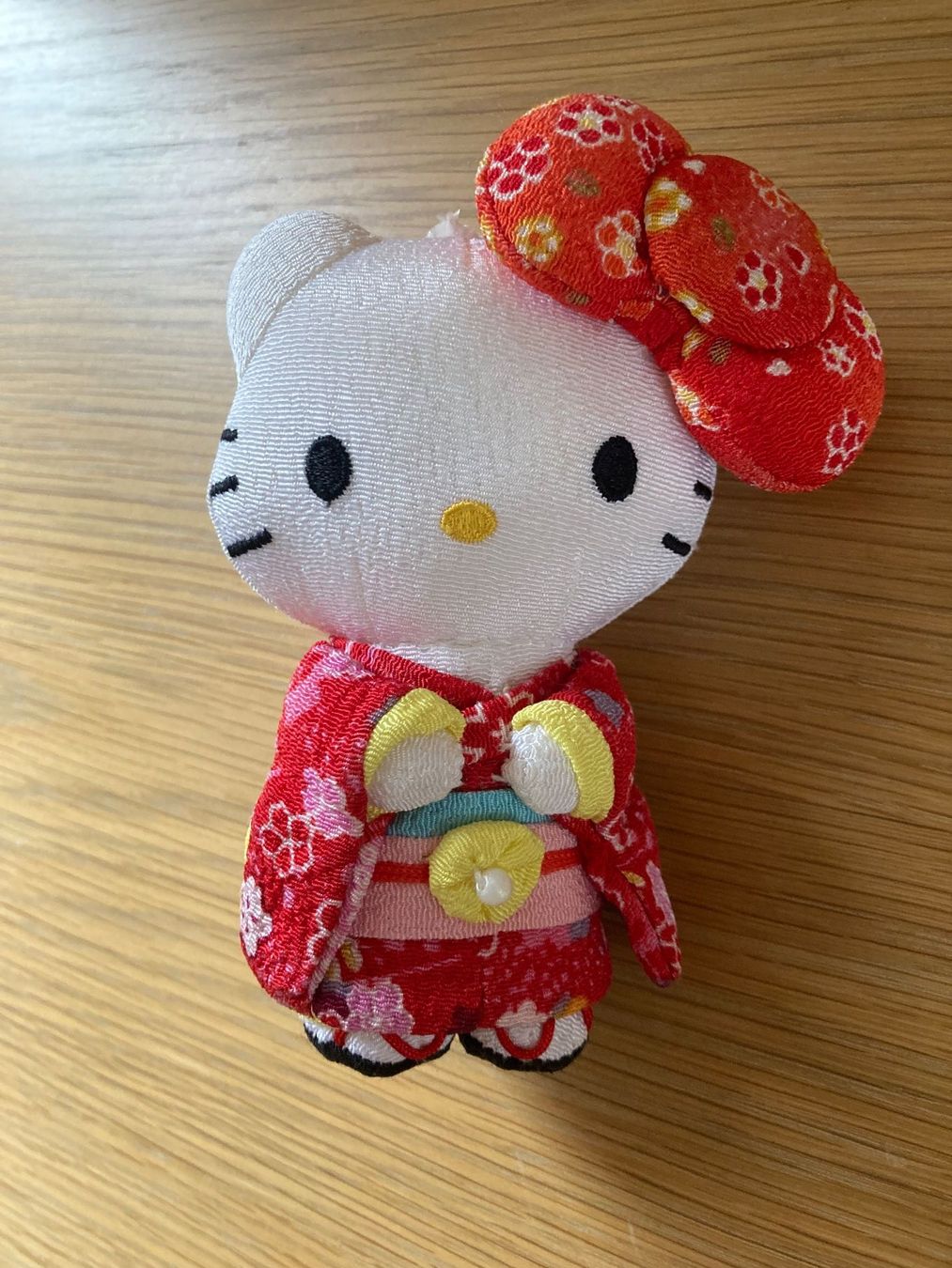 Hello Kitty Giocattoli: Hello Kitty en Kimono traditionnel, lot de 2. – Usato da Confignon venduto da Gd8 2