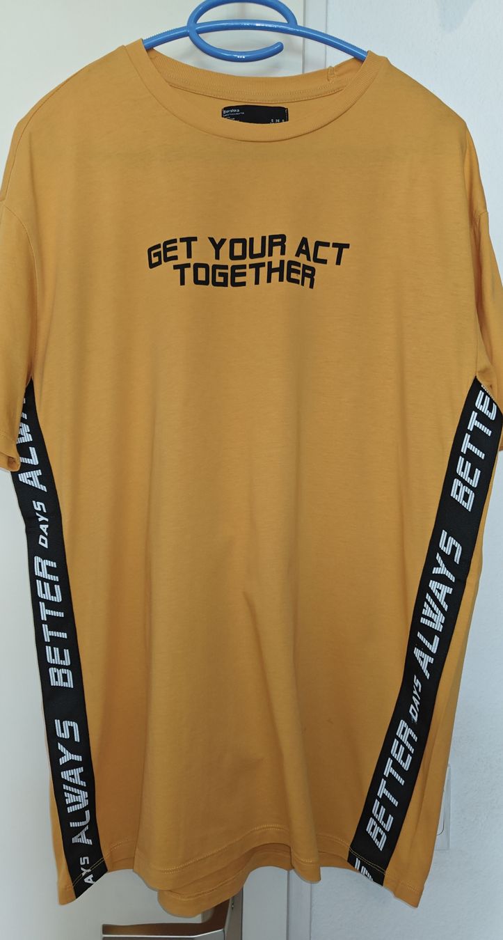 Bershka T-shirt: Bershka Mustard Tee - Get Your Act Together - Size S – Nuovo (secondo la descrizione) da Carouge GE venduto da Andelie