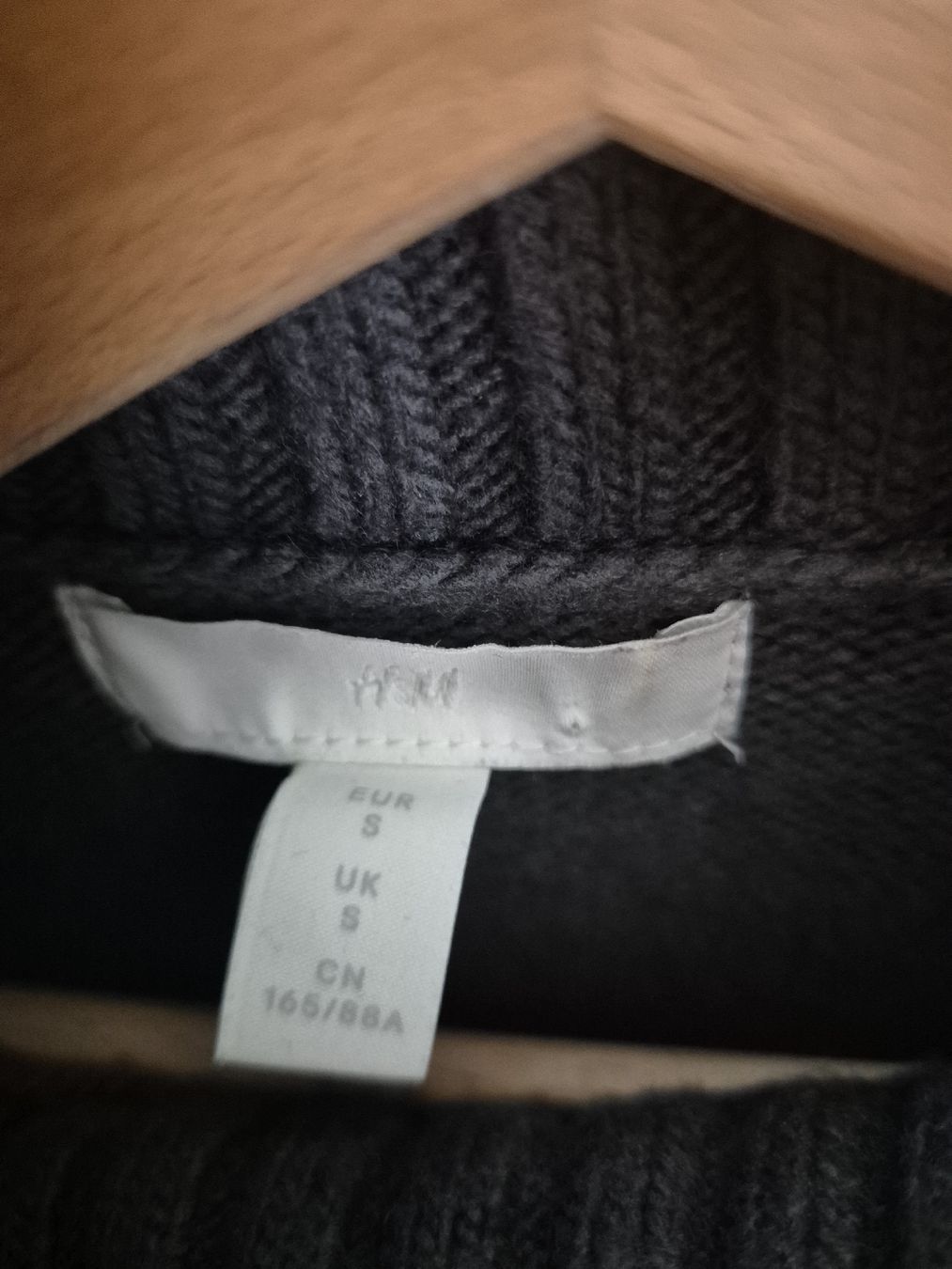H&M Pullover & Sweatshirts: Damen Rollkragenpullover Oversize – Gebraucht aus Biel-Benken BL von Sandra0147 2