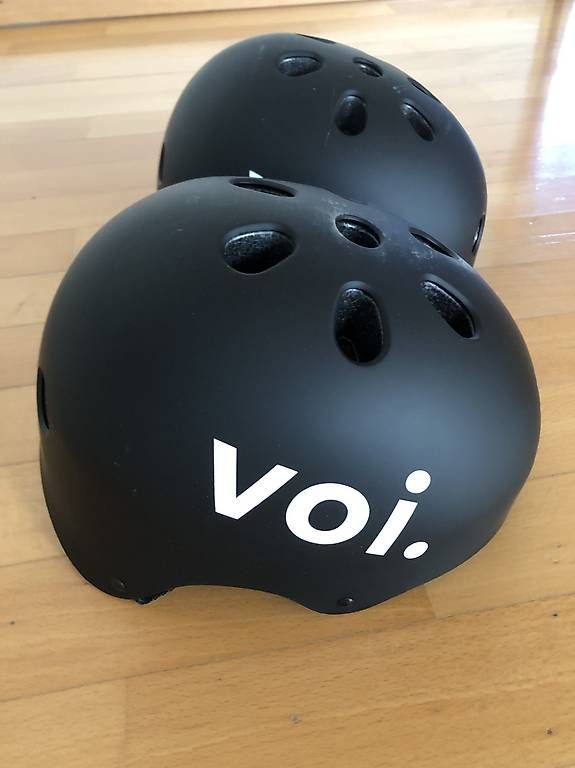 Caschi: 2x VOI Helm schwarz – Nuovo (secondo la descrizione) da Glattbrugg venduto da amzh
